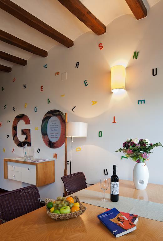 Apartamentos La Casa De Les Lletres บาร์เซโลนา ภายนอก รูปภาพ